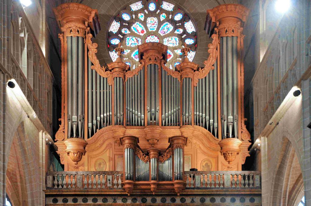 Harpe celtique, bombarde et orgue captivent le public de l'église de  Saint-Sauveur